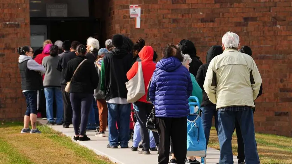 Trump admin asks Supreme Court to halt order providing full SNAP payments for November