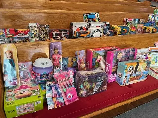 Effingham County 4-H holding Holiday Toy and Coat Drive