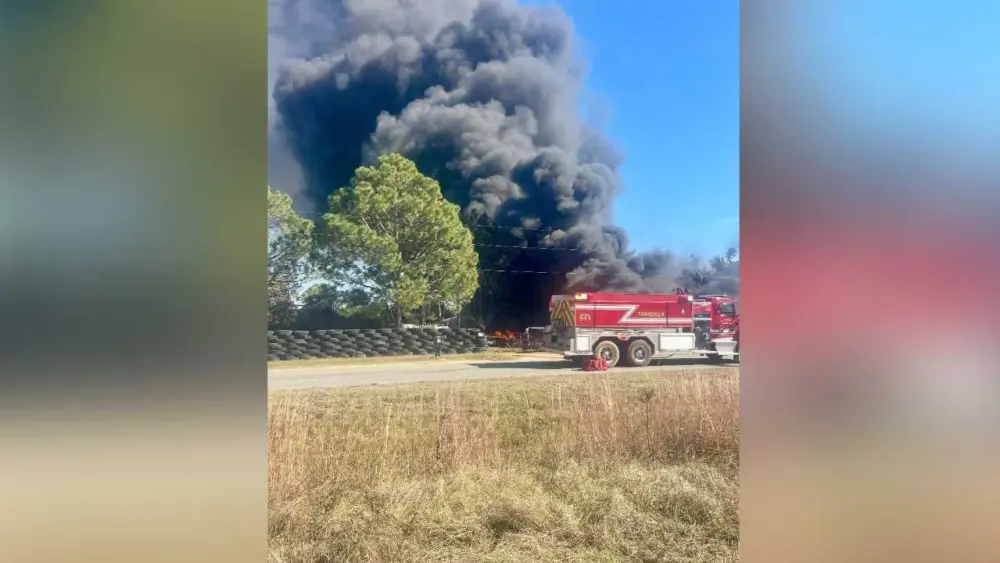 Firefighters working to put out blaze in Jeff Davis County