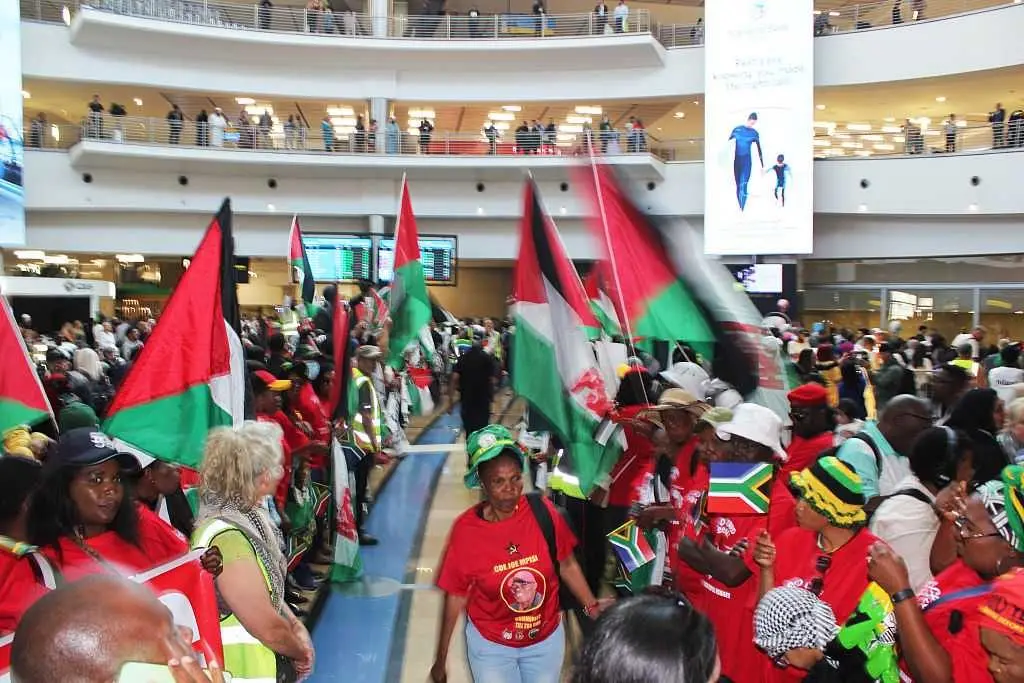 South Africa investigates mystery of a plane that arrived with more than 150 Palestinians from Gaza