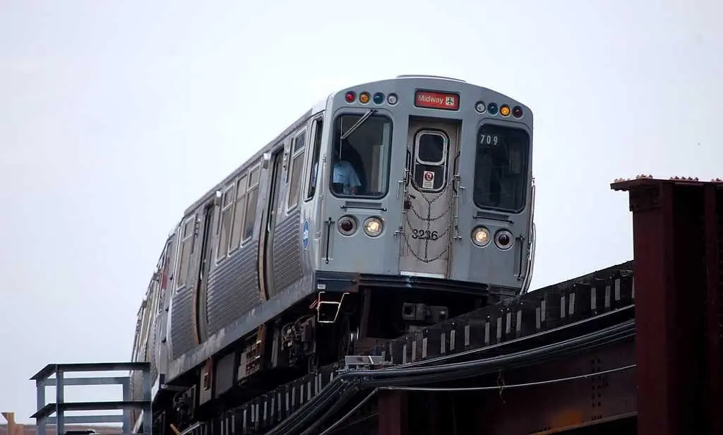 Man sets fire to a woman on a Chicago L train before fleeing, police say