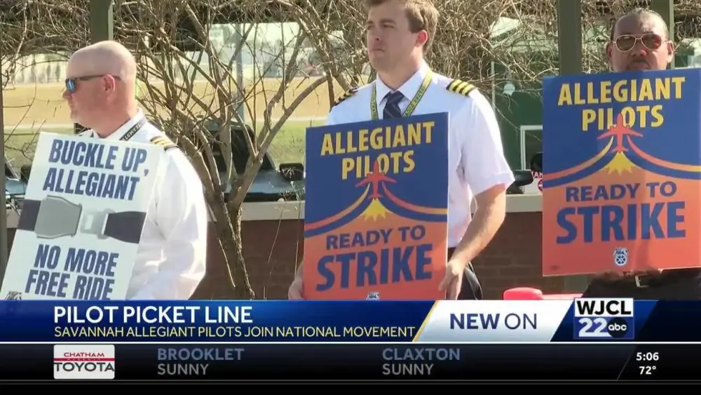Allegiant pilots picket in Savannah as travelers worry about the holiday travel rush