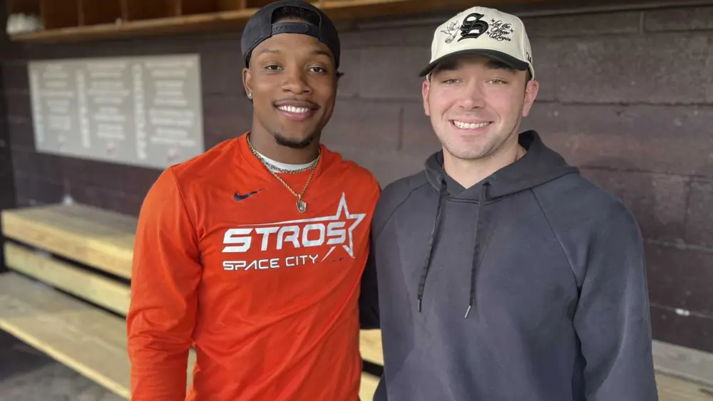 Carter Holton and Justin Thomas Jr. return home to host fall baseball camp