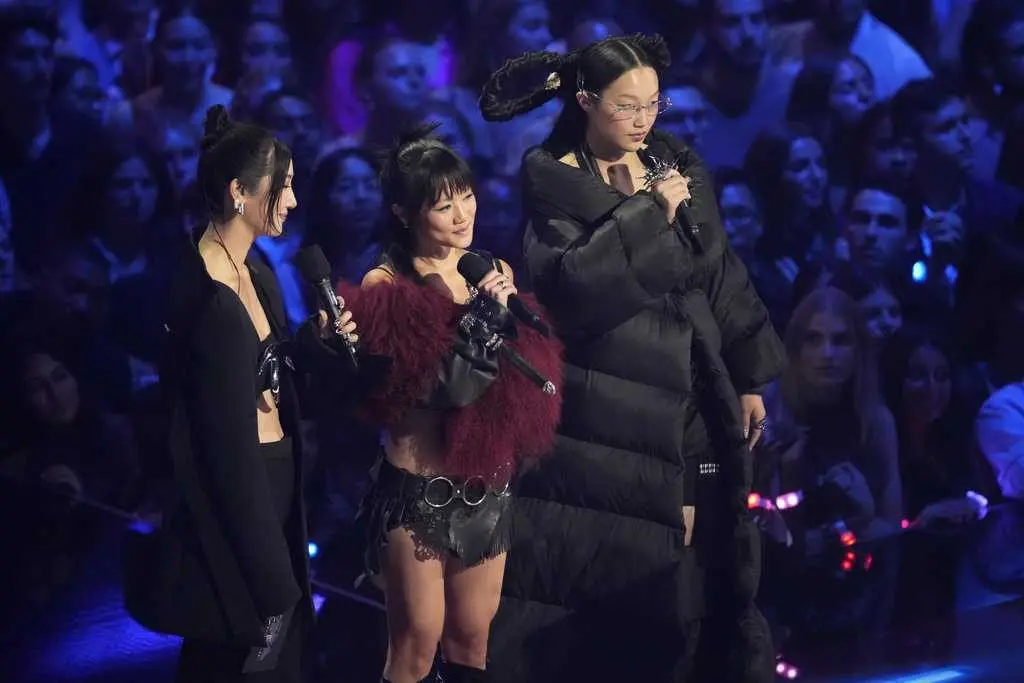 'K-Pop and Beyond': Students study art and business of popular music genre