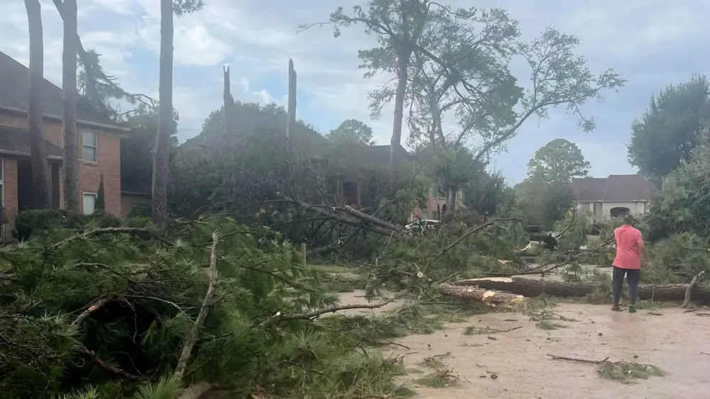 Tornado causes widespread damage to more than 100 homes near Houston ...