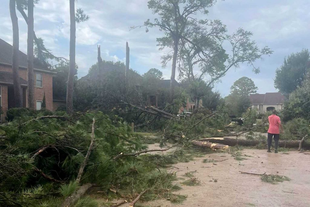 Tornado causes widespread damage to more than 100 homes near Houston ...