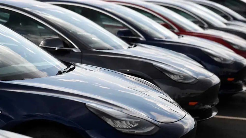 Lawsuit blames Tesla design flaws for crash that killed woman, injured her husband