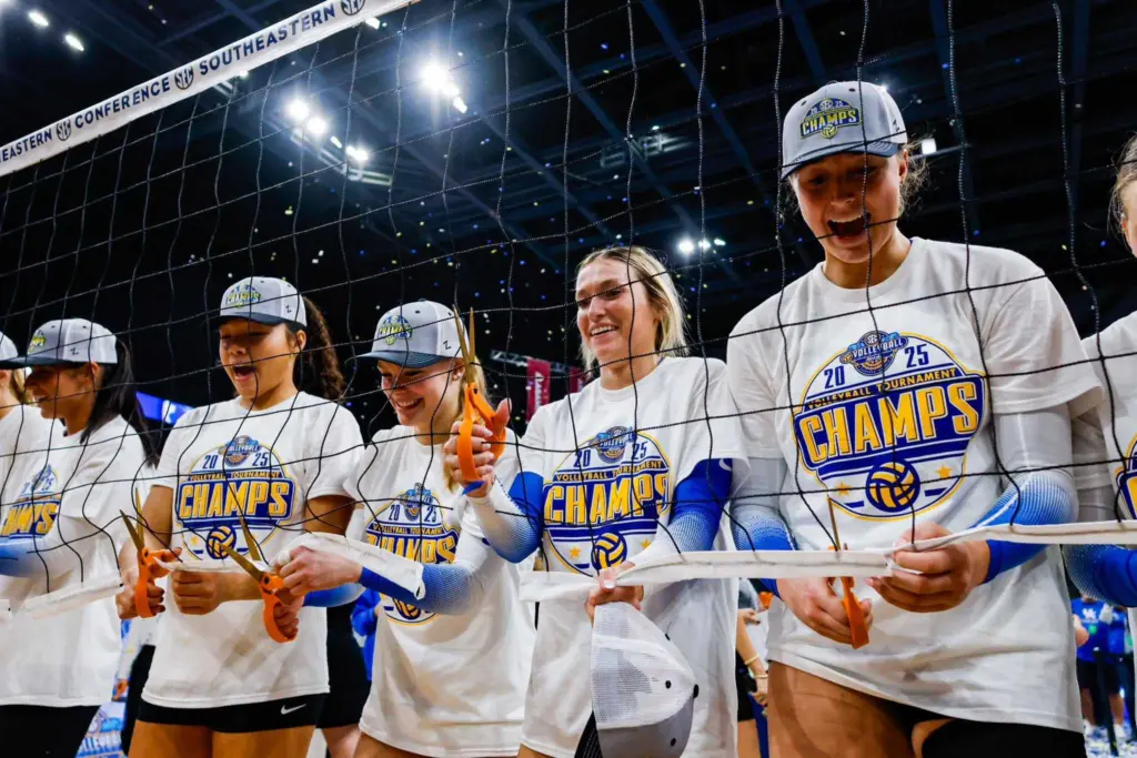 Kentucky storms back to win SEC Volleyball Tournament title in Savannah