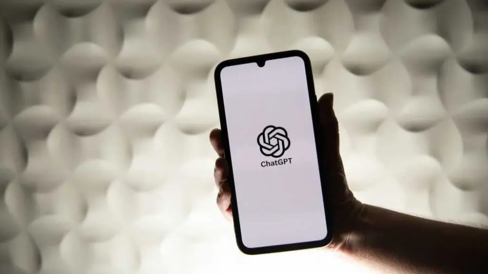 Can AI help you find the perfect holiday gift? We put it to the test with shoppers