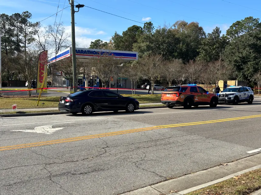 SPD investigates deadly shooting in convenience store parking lot