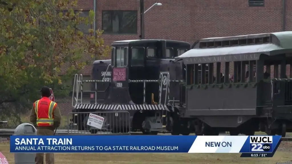Savannah Santa Train rolls in with holiday cheer despite rainy weather