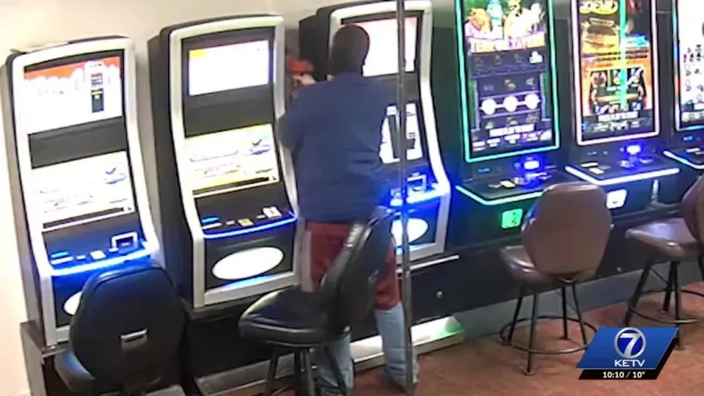 Man saws into game machine at laundromat, steals over $11,000