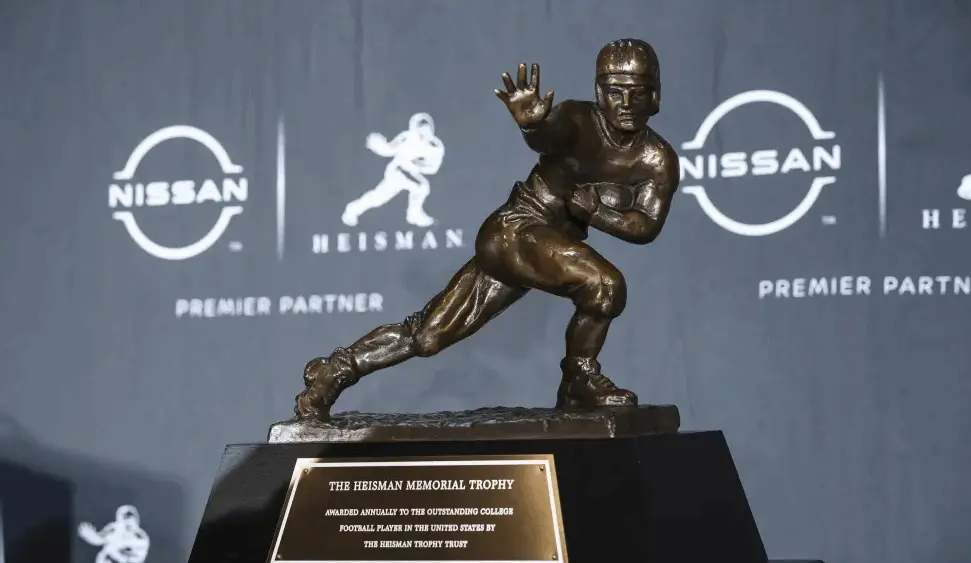 Notre Dame’s Love, Indiana’s Mendoza, Vanderbilt’s Pavia, Ohio State’s Sayin named Heisman finalists