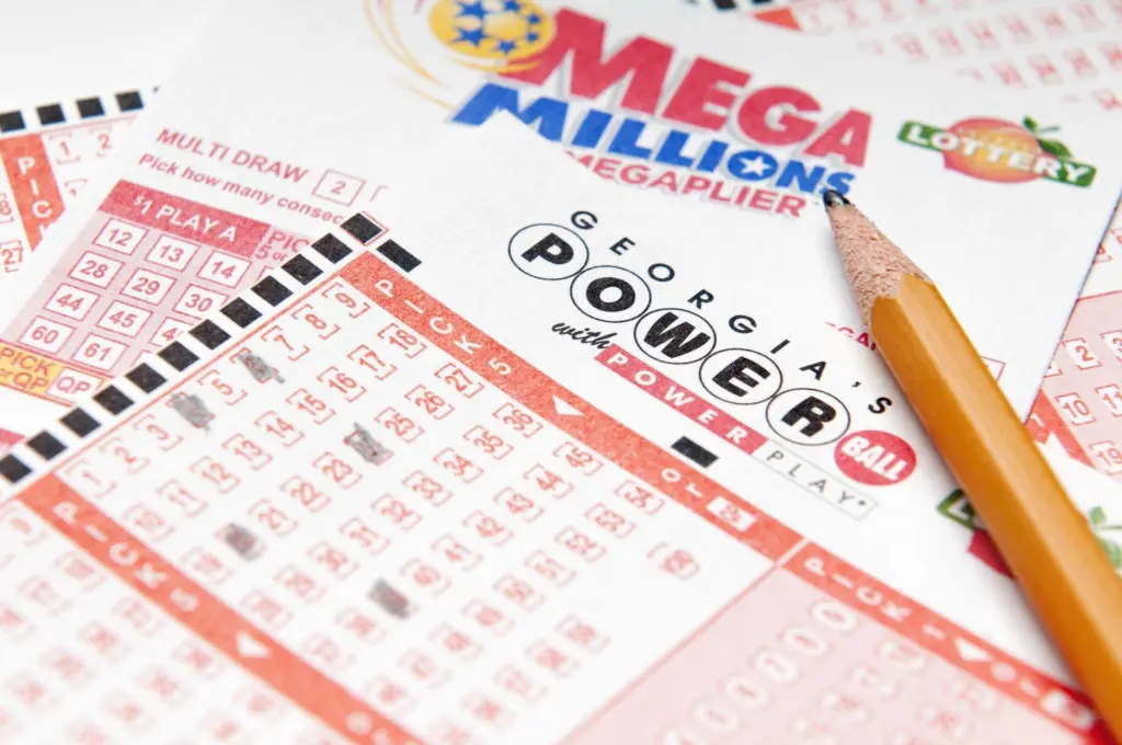 US lottery jackpots used to never reach $1 billion. They've done it 12 times in the last 5 years
