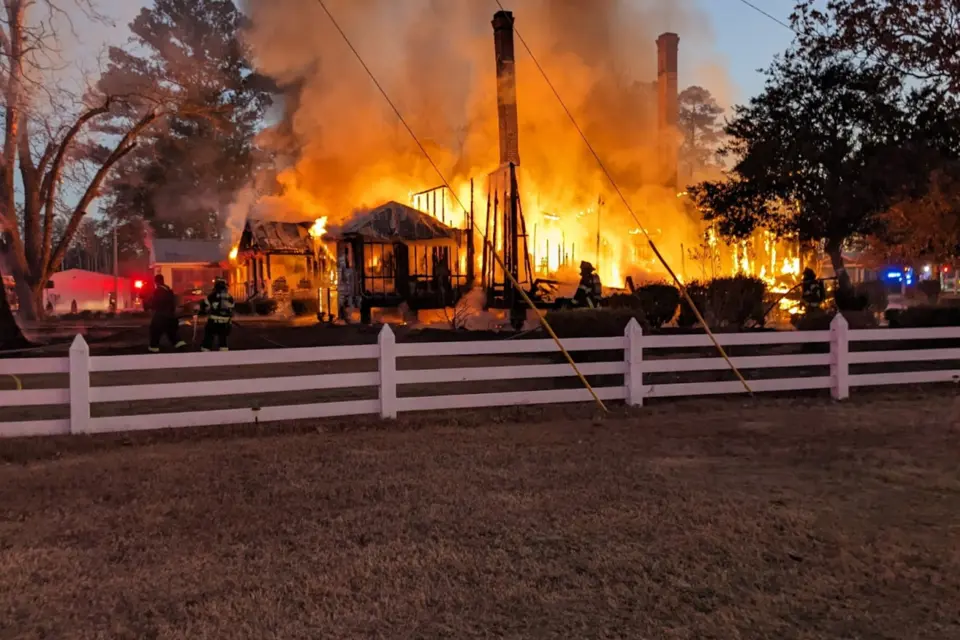 Amid freezing temperatures, early morning fire destroys Bulloch County home