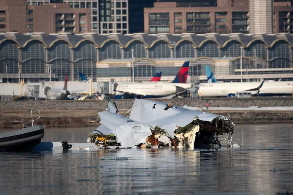 US government admits negligence in helicopter-plane collision that killed 67 in Washington