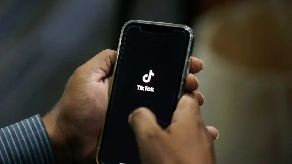 TikTok signs deal to sell US unit to American investors