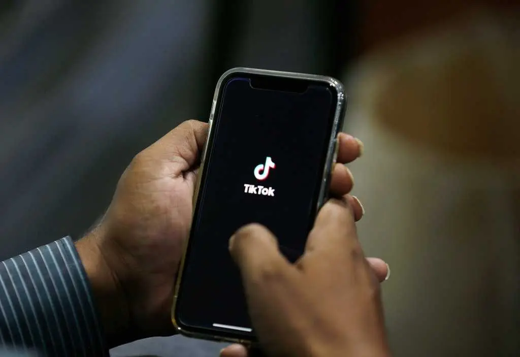 TikTok signs deal to sell US unit to American investors