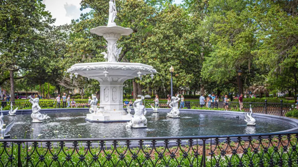 Savannah's Forsyth Park Fountain back in operation after $650,000 restoration