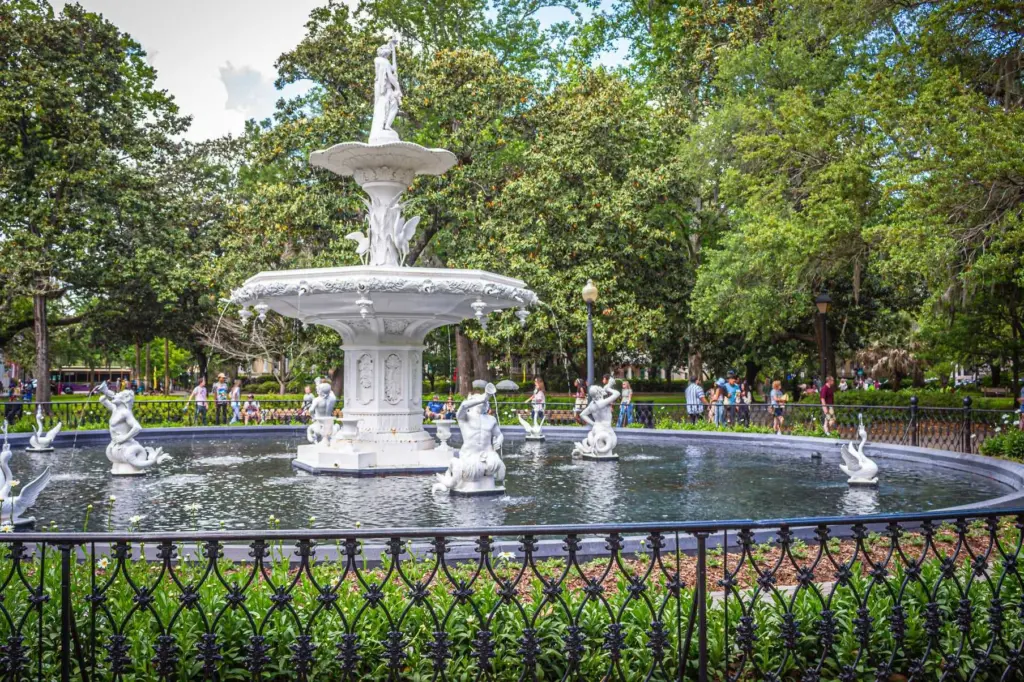 Savannah's Forsyth Park Fountain back in operation after $650,000 restoration