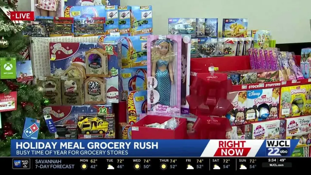 Holiday shopping crowds expected to grow as Christmas week begins