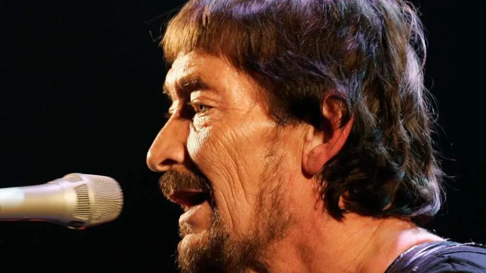 Singer-songwriter Chris Rea, known for 'Driving Home for Christmas,' dies at 74