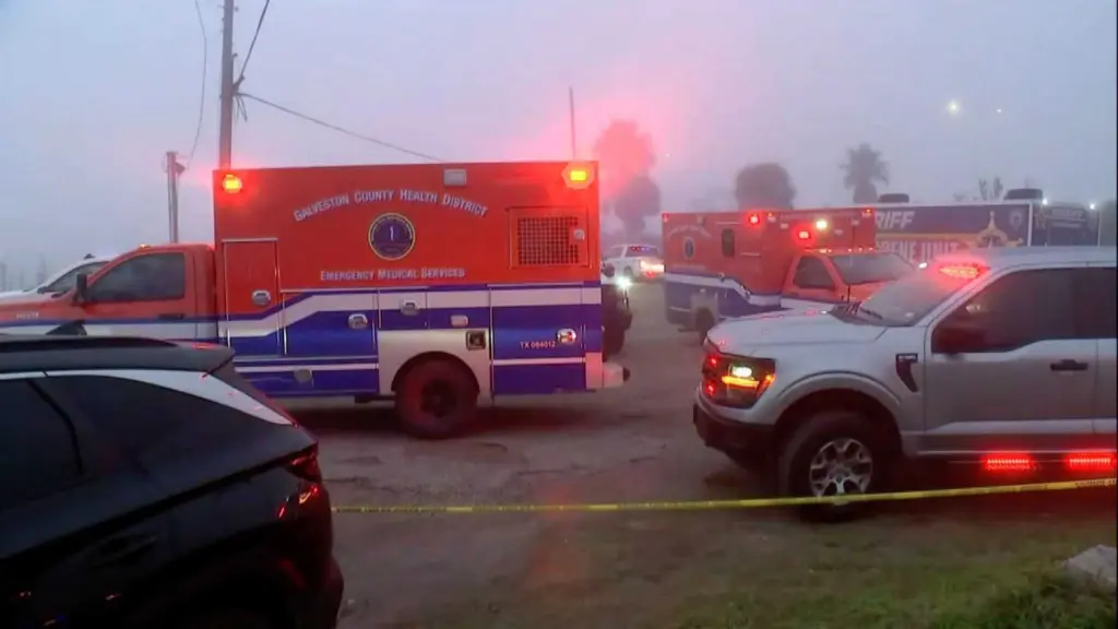 At least 2 people killed in Mexican Navy plane crash near Galveston, Texas