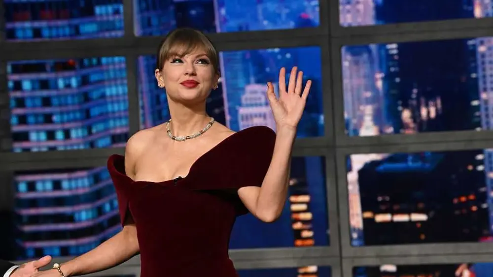 Taylor Swift donates $1 million to Feeding America