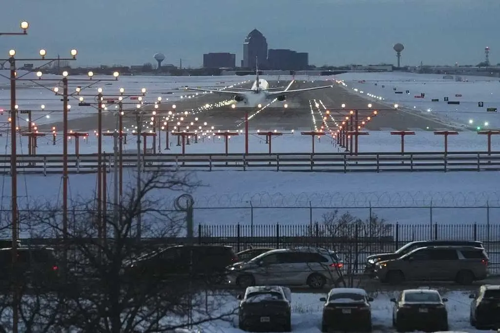 Winter storm snarls US holiday travel across Northeast, Great Lakes