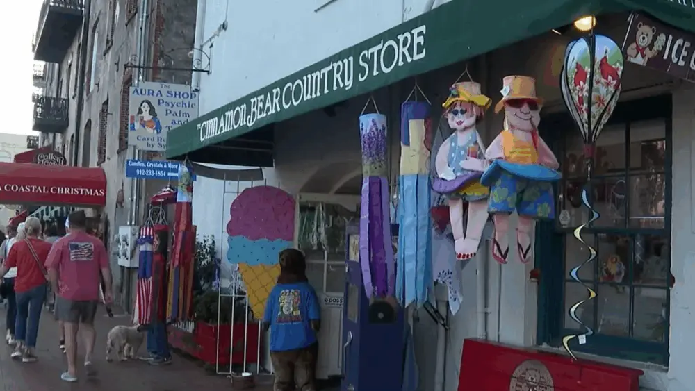 River Street shops see boost in post-holiday sales