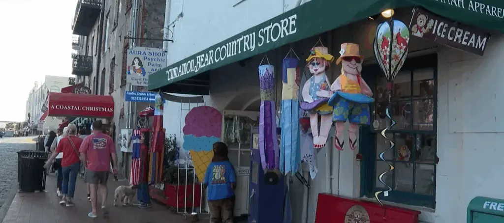 River Street shops see boost in post-holiday sales