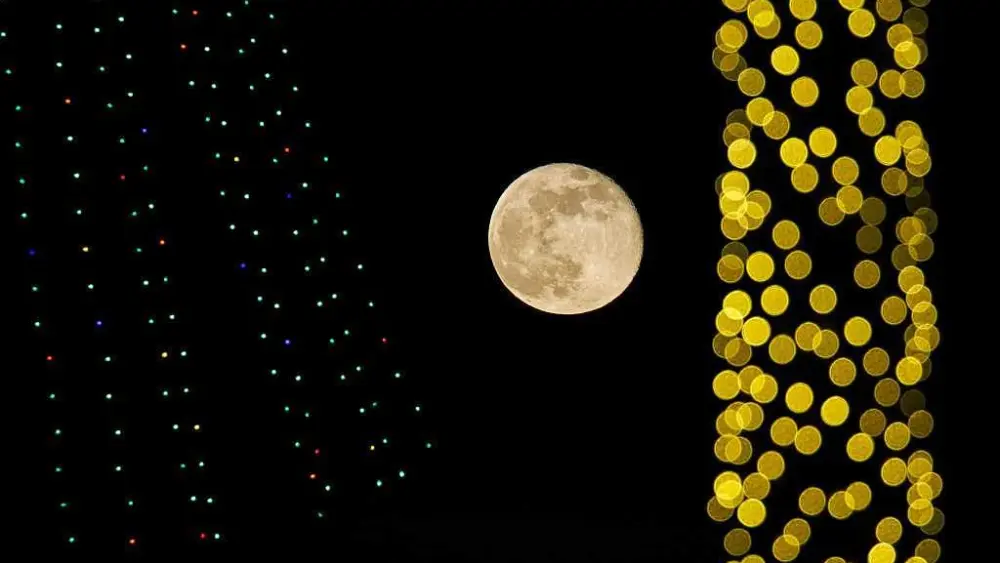 The year's first meteor shower and supermoon clash in January skies