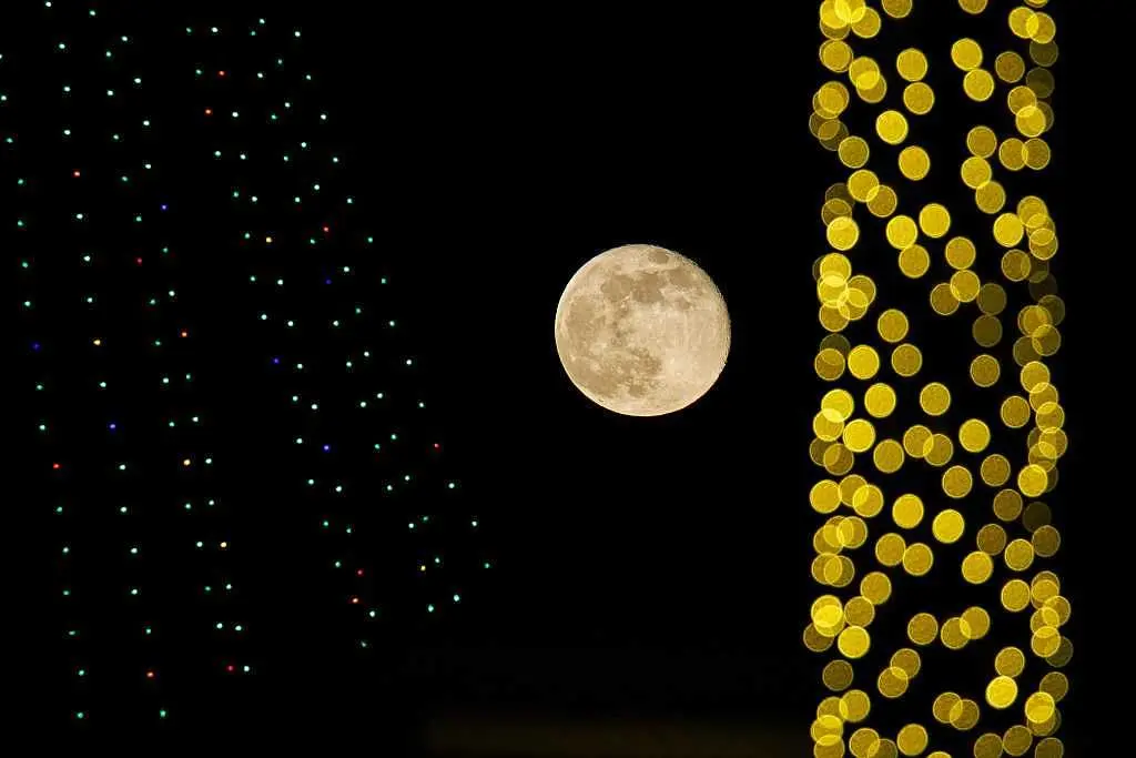 The year's first meteor shower and supermoon clash in January skies