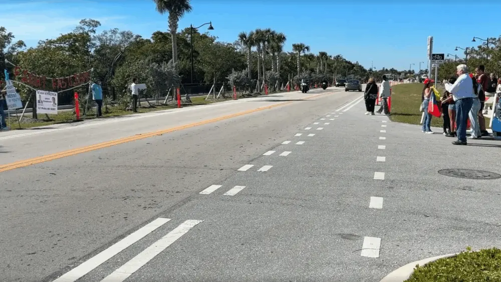 Crowds gather outside Mar-a-Lago following Nicolas Maduro’s capture, strike on Venezuela