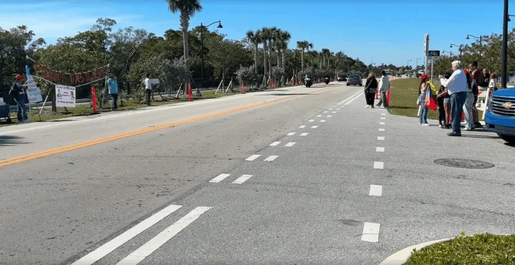 Crowds gather outside Mar-a-Lago following Nicolas Maduro’s capture, strike on Venezuela