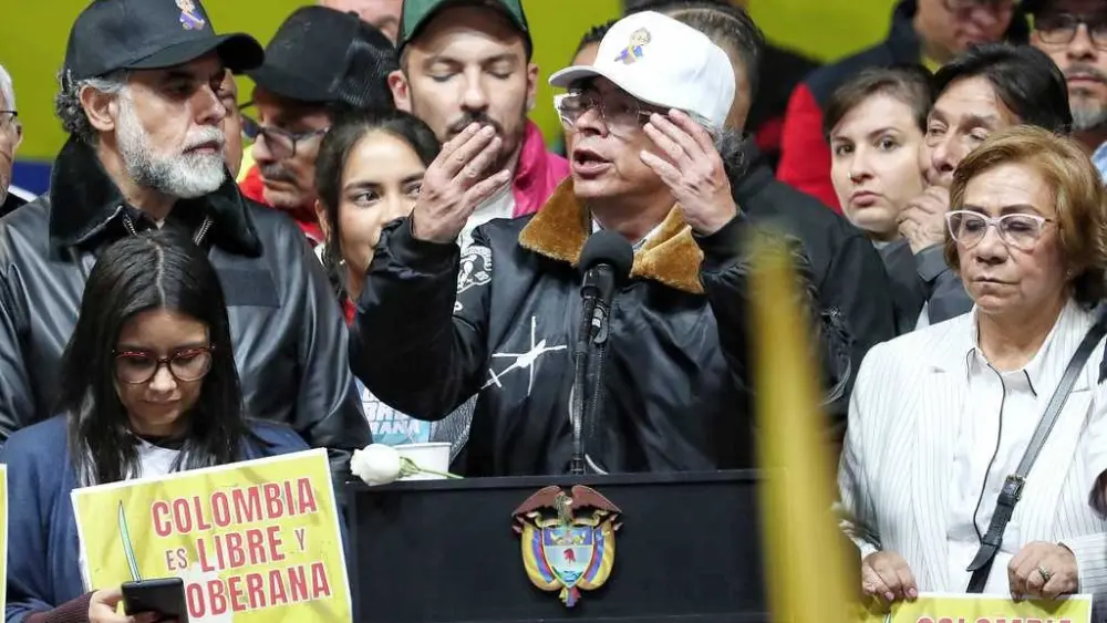 Trump invites Colombian president to White House days after threatening it with military strike