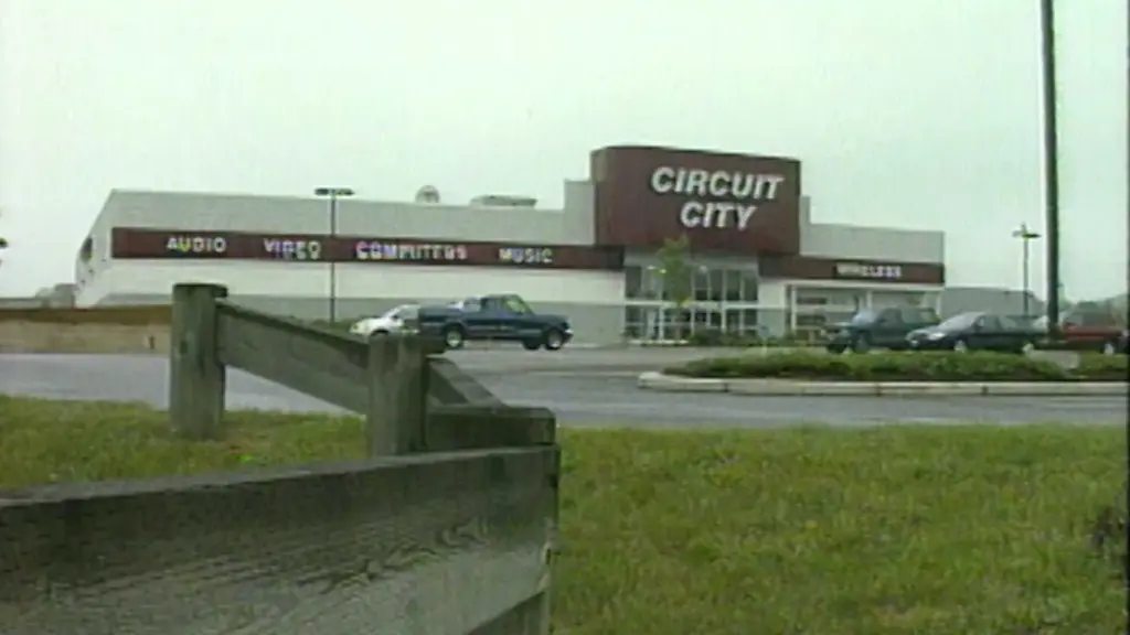 What was the last VHS movie you bought? Circuit City stopped selling them in 2002