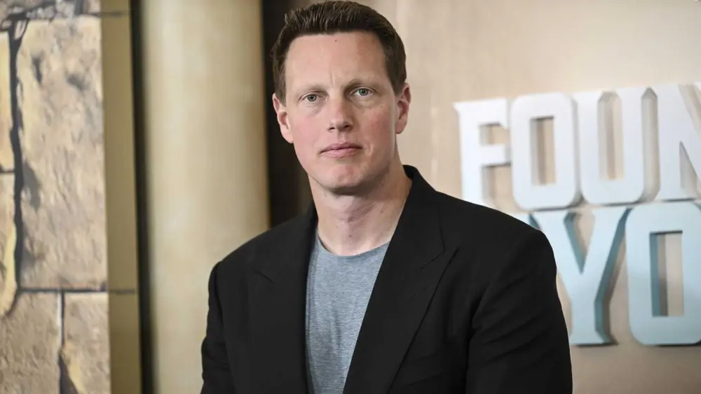 Paramount files lawsuit in pursuit of Warner Bros. Discovery and threatens proxy fight