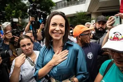 Trump to host Venezuelan leader he's not backing to lead the country