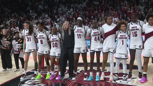 No. 2 South Carolina women beat No. 4 Texas 68-65 to avenge only loss