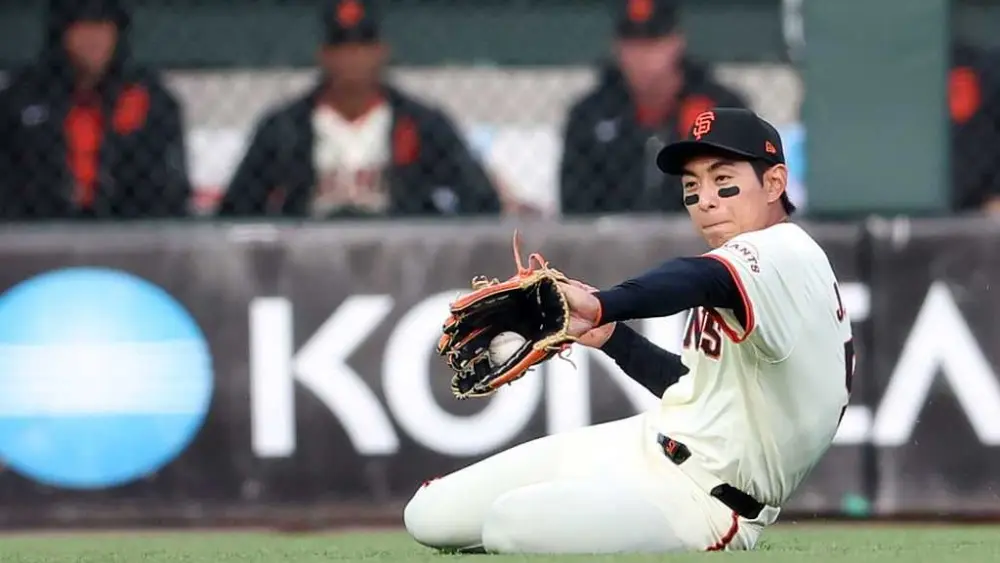 Giants outfielder Jung Hoo Lee released from detainment at Los Angeles International Airport