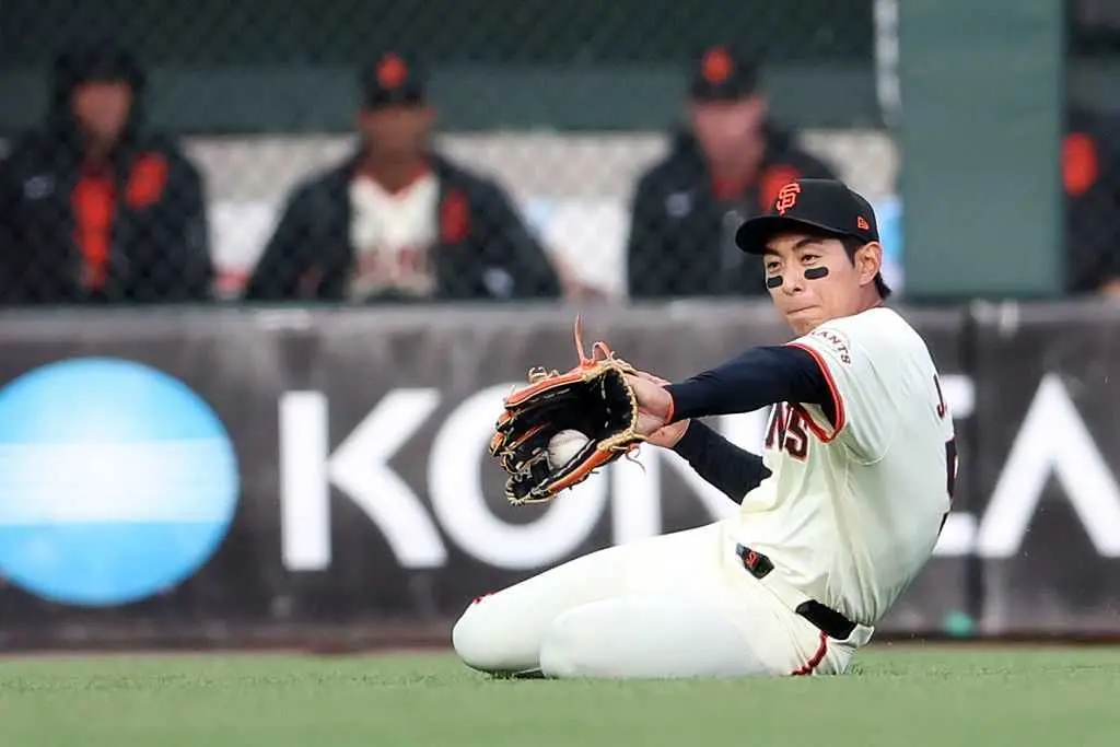 Giants outfielder Jung Hoo Lee released from detainment at Los Angeles International Airport