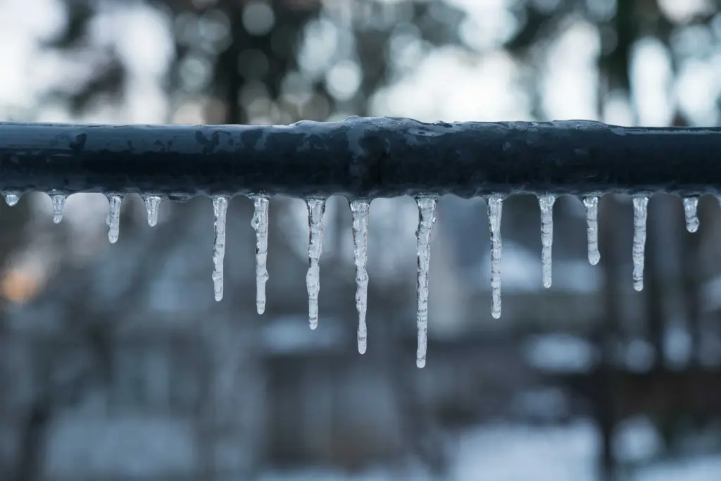 Will your pipes freeze if you leave the heat off?