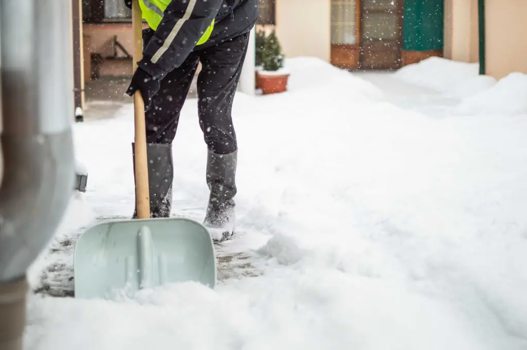 Here's the age when shoveling snow becomes 'very dangerous'