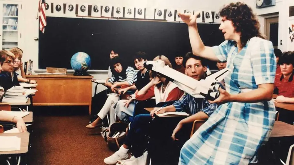 christa-mcauliffe-teaching-class-6979697ea0a0a