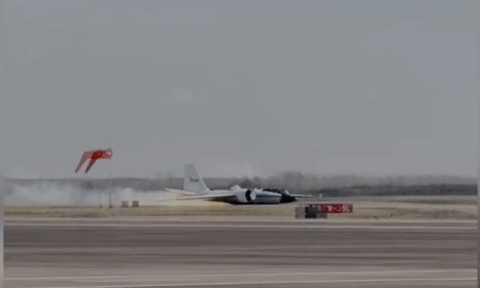 VIDEO: NASA plane makes fiery belly landing at Texas airport