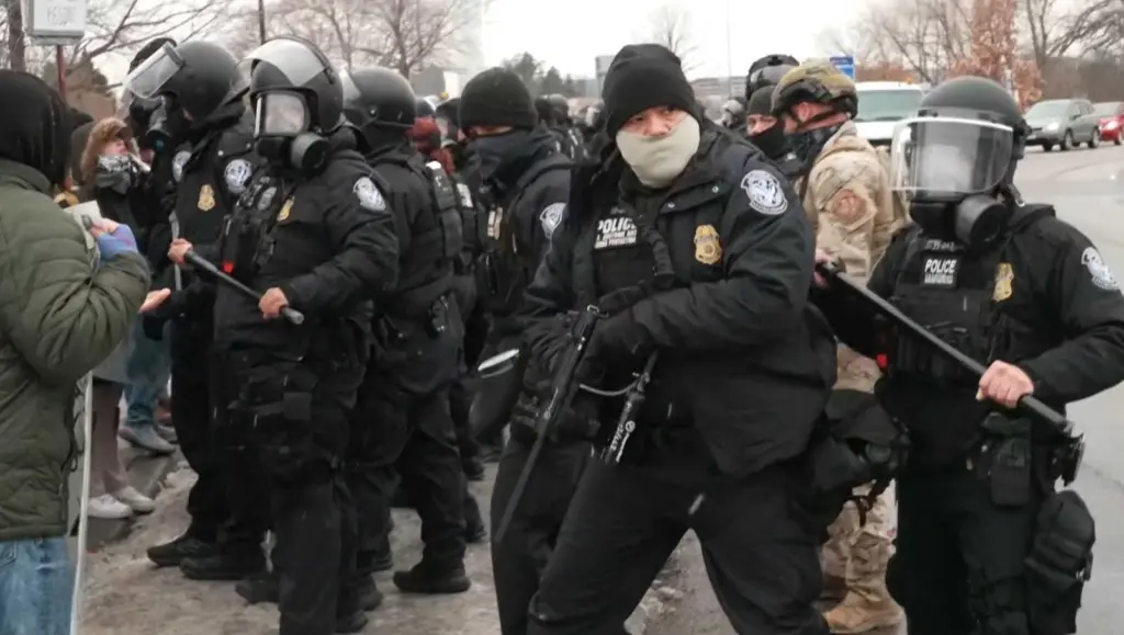 With DHS funding set to expire, what are Democrats and Republicans demanding?