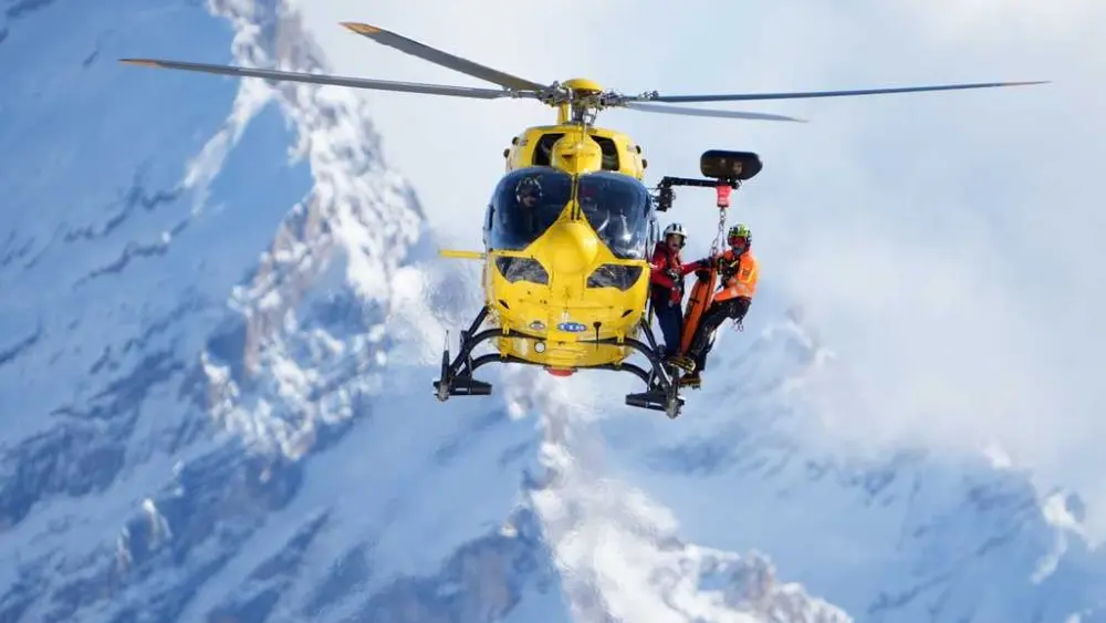 How helicopter rescues work at alpine ski races and why they often save lives