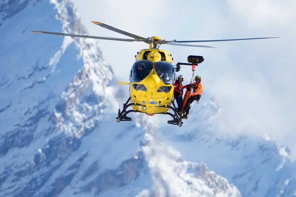 How helicopter rescues work at alpine ski races and why they often save lives