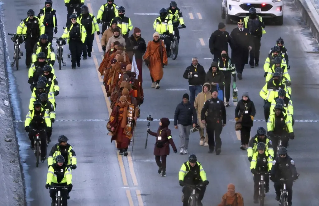 Buddhist monks' peace walk nears end in Washington, DC